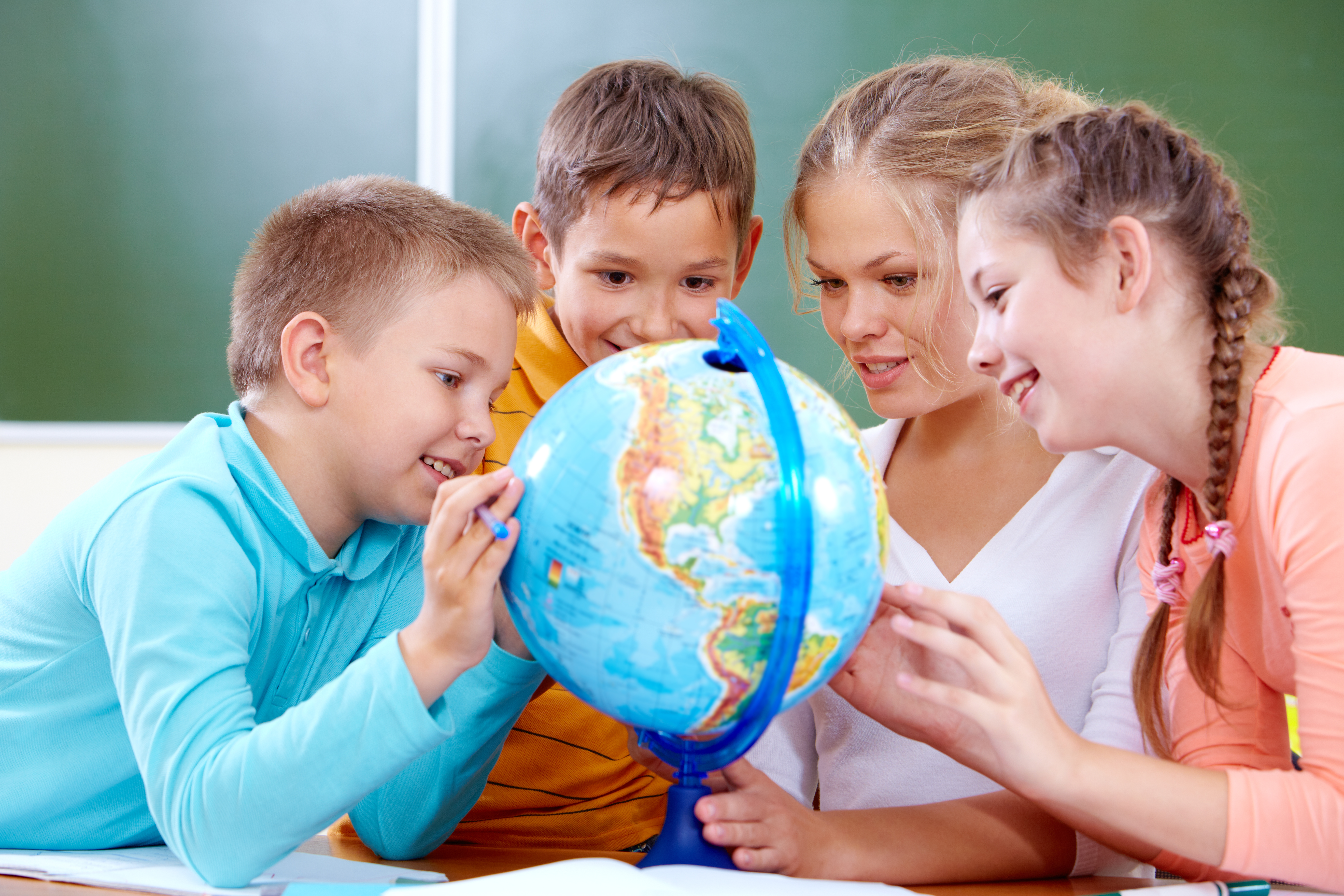 schoolchildren-learning-with-globe (1)